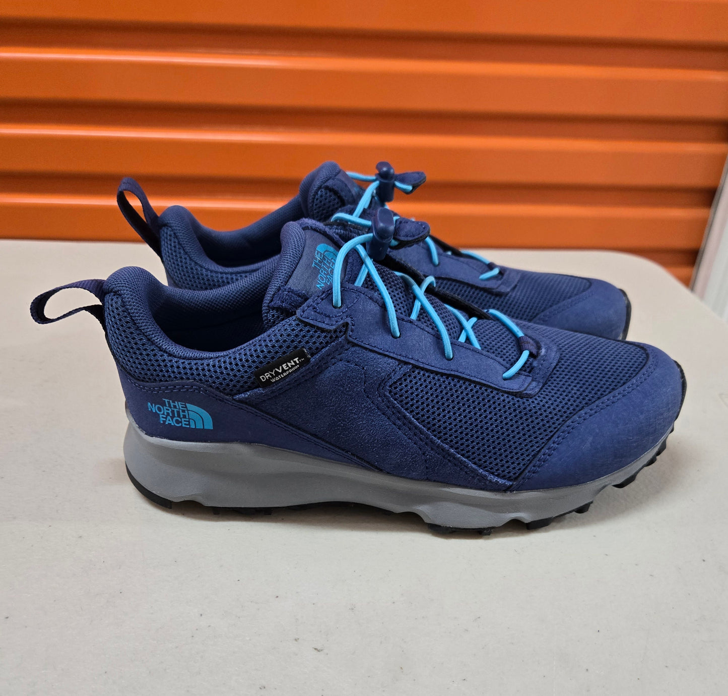 The North Face JR Hedgehog Hiker II WP Shoes Junior Kids Boys Blue/Purple, 5 US