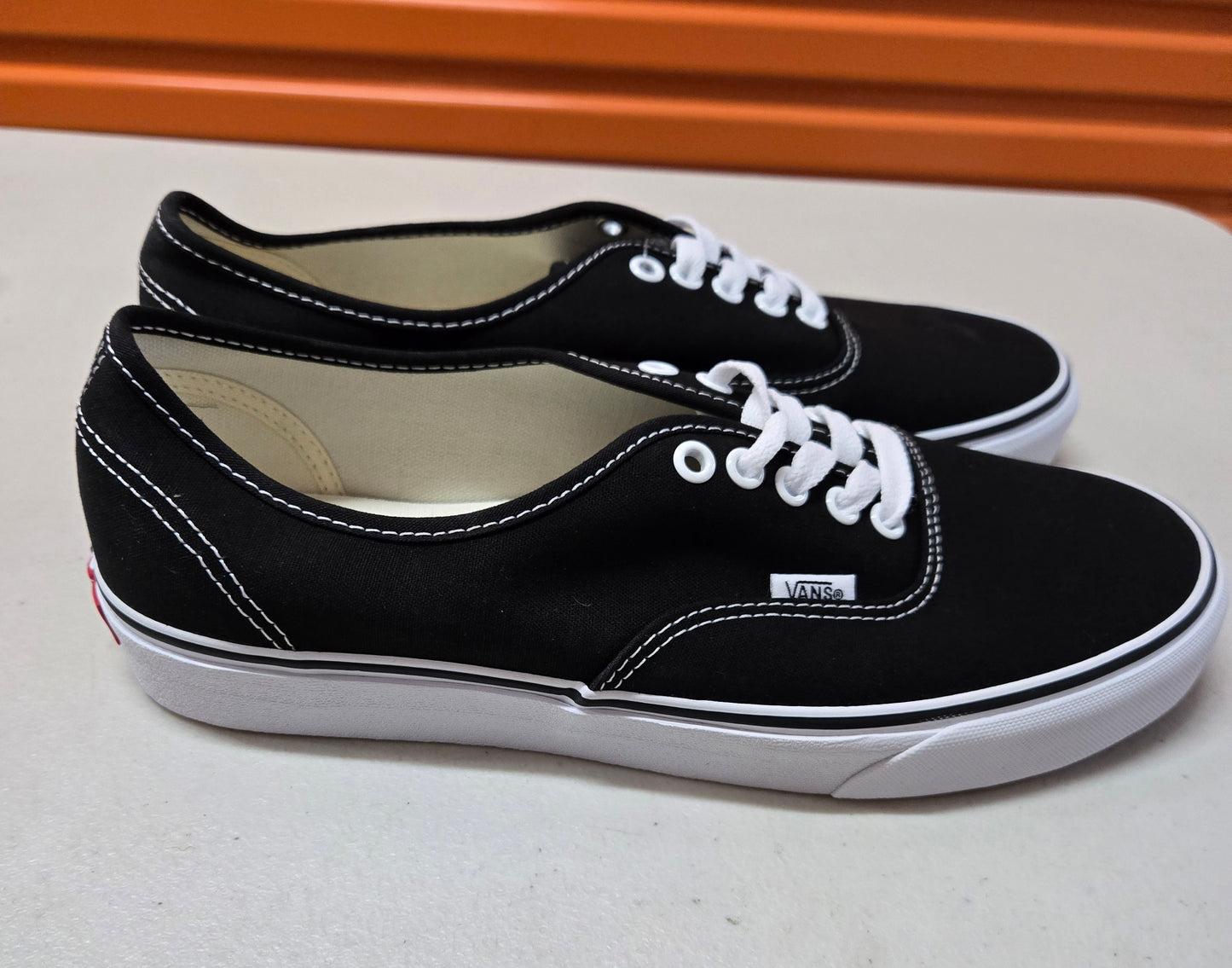 Vans Authentic Mens Shoes Skateboard Black Canvas Size 10 US, 9 UK, 43 EUR 👟