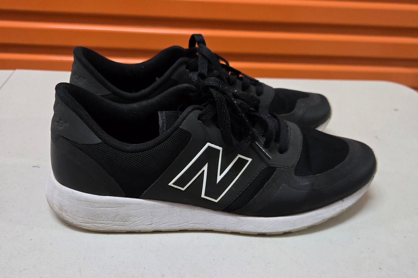 New Balance 420 Mens Shoes Black Runners Size 9.5 US, 9 UK, 43 EUR