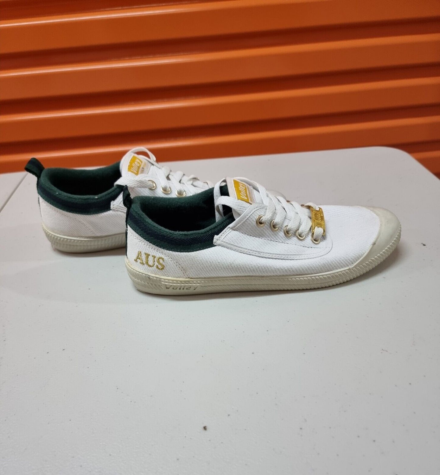 VOLLEY International Mens Sneakers AUS 2012 White Shoes Size 9 US, 8 UK, 42 EUπ