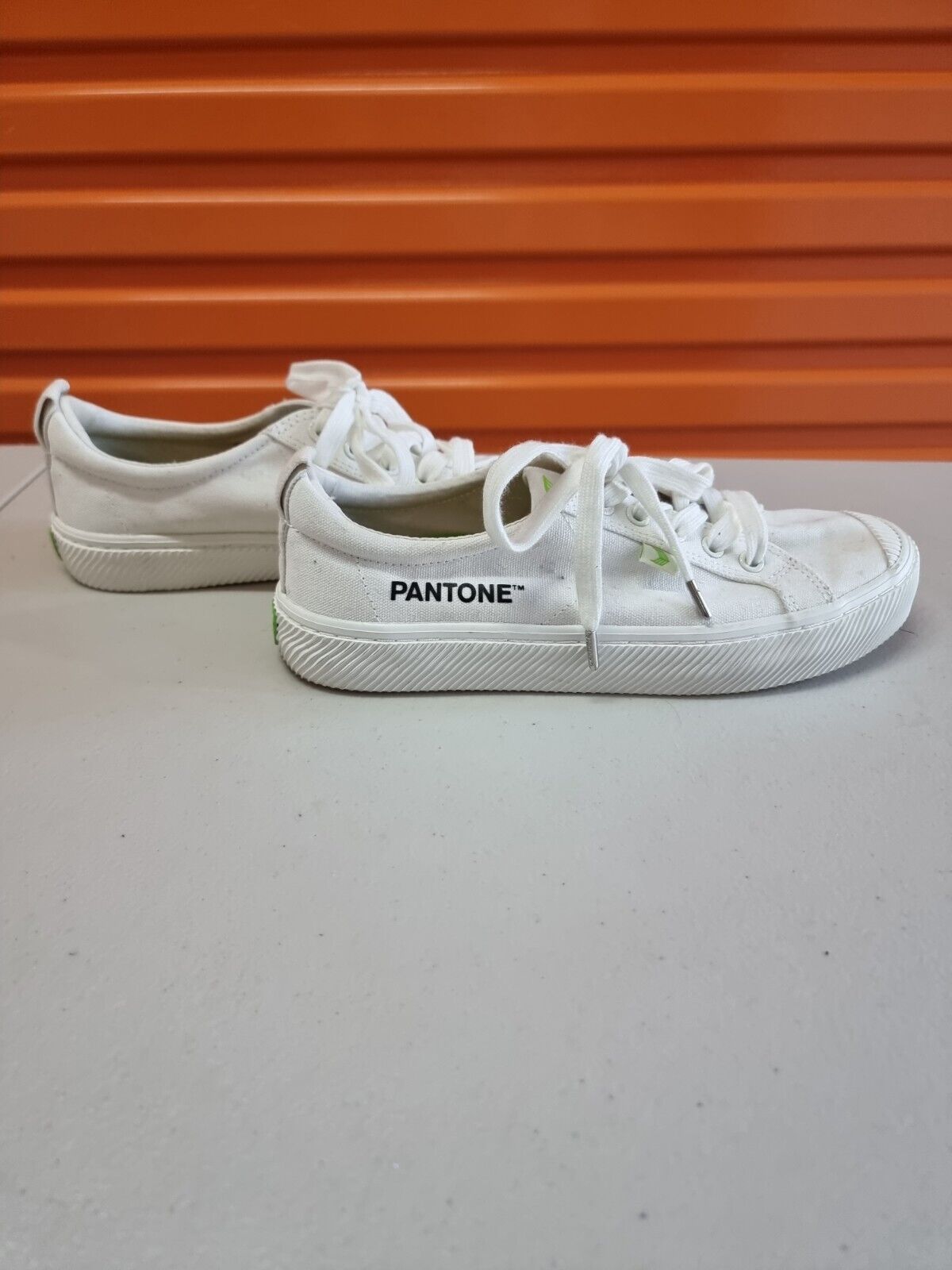 CARIUMA PANTONE Womens Shoes White Sneakers Size 8 US, 39 EUR - Ready To Go