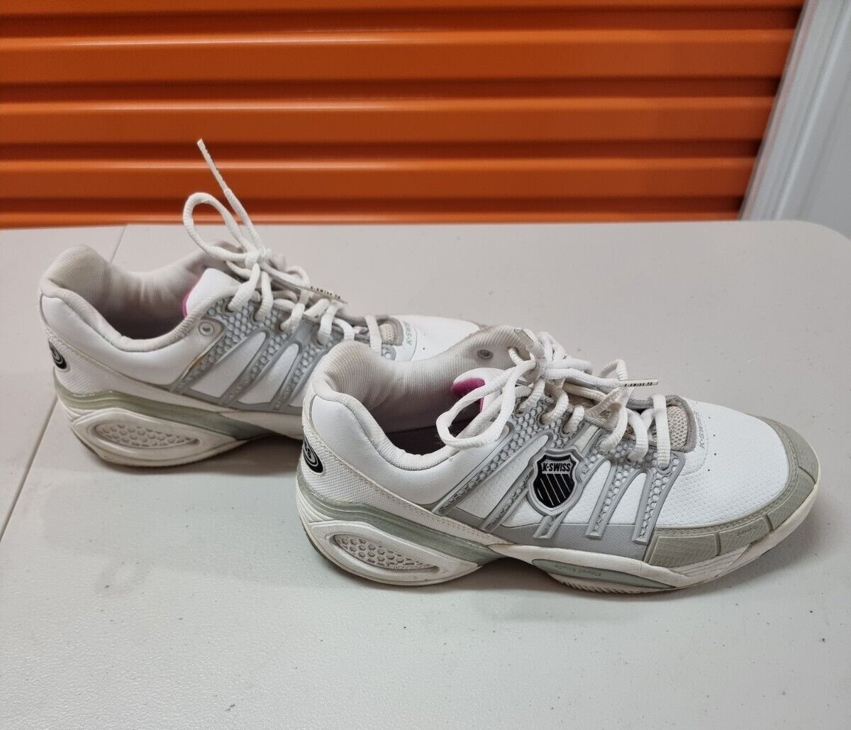 K-Swiss Women's Defier DS Tennis Shoes White Sneakers Size 11 US, 9 UK, 43 🎾