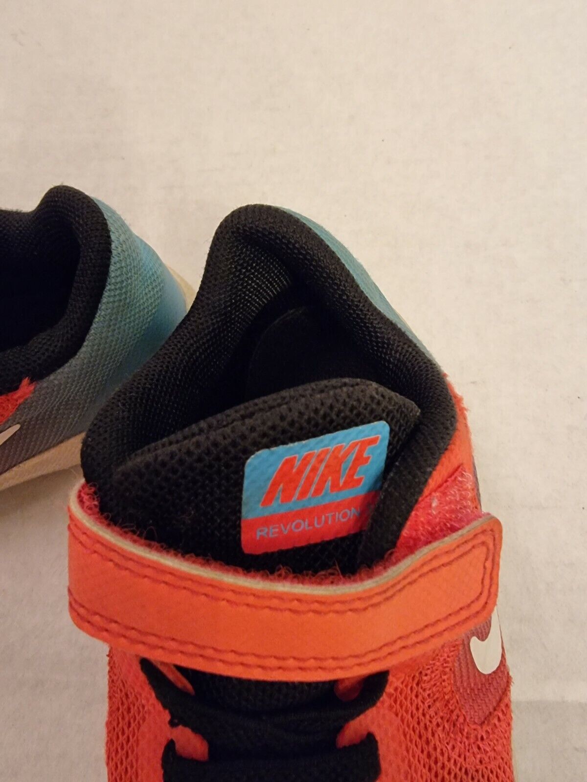 NIKE Revolution Boys Shoes Kids Sneakers Size 7 US 6.5 UK 23.5 EU Rarely Used