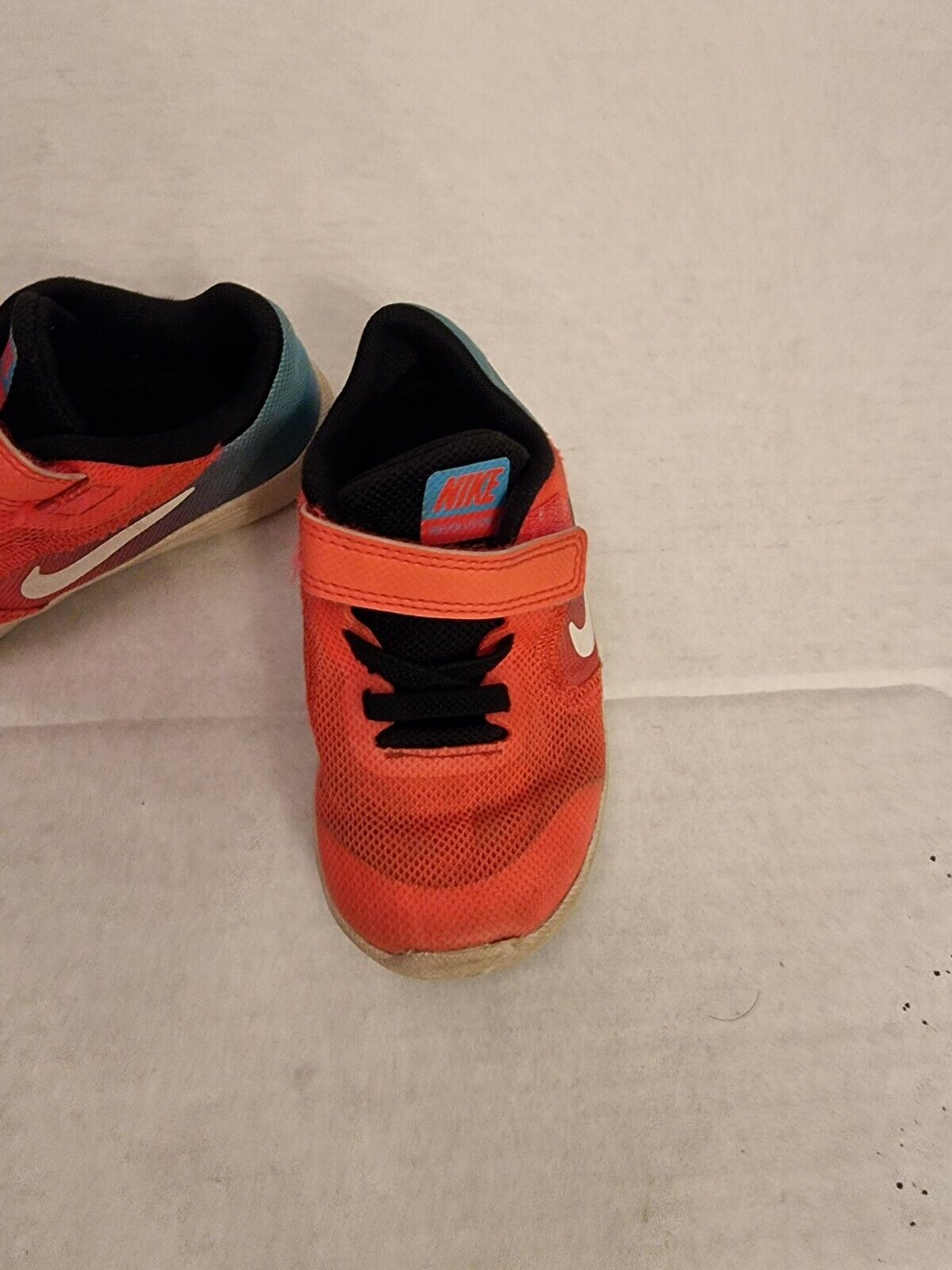NIKE Revolution Boys Shoes Kids Sneakers Size 7 US 6.5 UK 23.5 EU Rarely Used