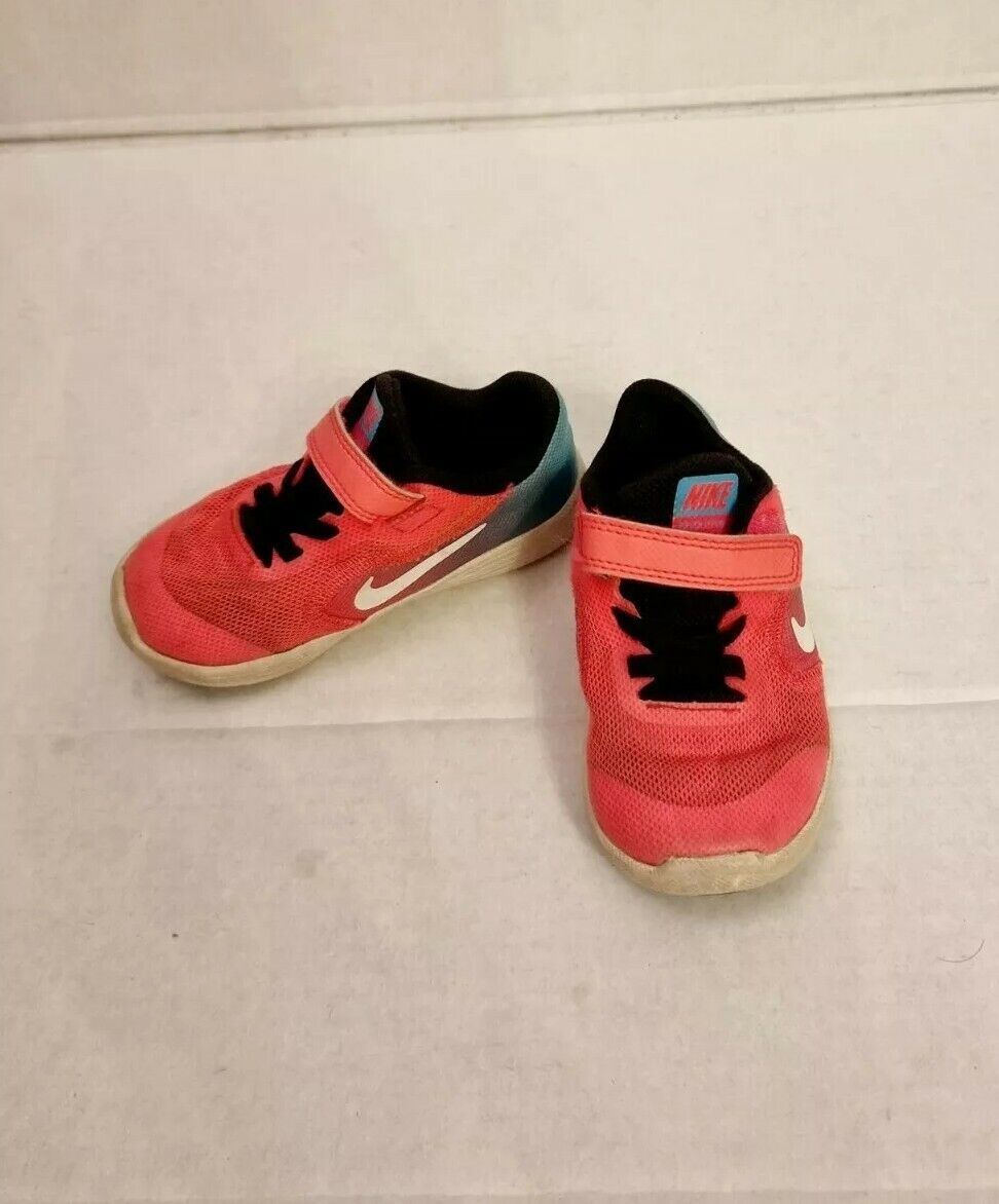 NIKE Revolution Boys Shoes Kids Sneakers Size 7 US 6.5 UK 23.5 EU Rarely Used