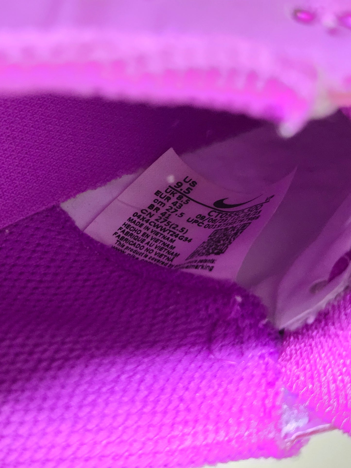 Nike React Gato Indoor Soccer Football Shoes Fuchsia Dream/Lilac Bloom 9.5 US, 8.5 UK, 43 EUR