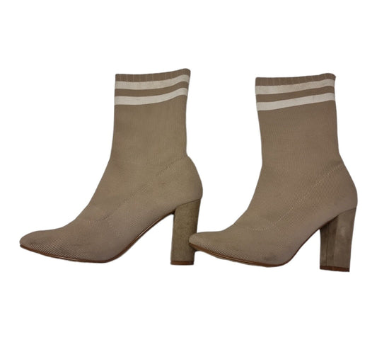 Parisian Boots Womens Elegant Cream Stretch Shoes Size 7 US Like New 👢